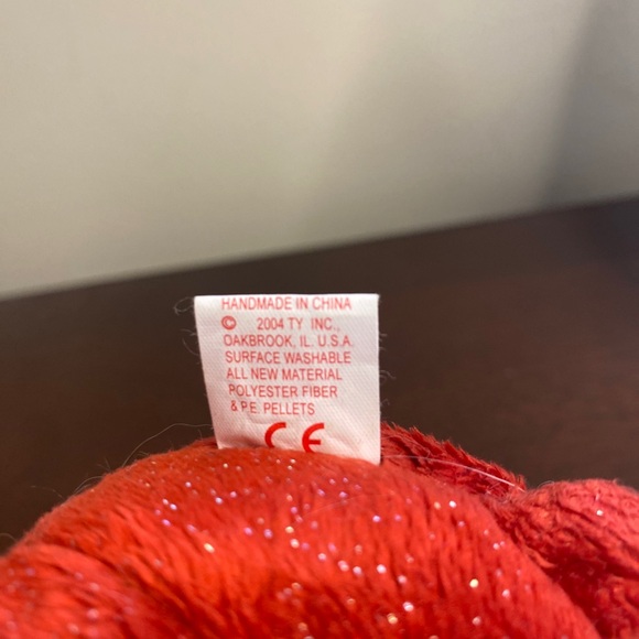 TY Beanie Baby - HAPPY BIRTHDAY the Bear ( Red - w/ Present ) (7 inch) Plushie - Picture 5 of 6